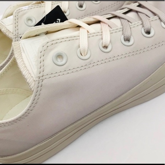 Converse shoes - Picture 4 of 4